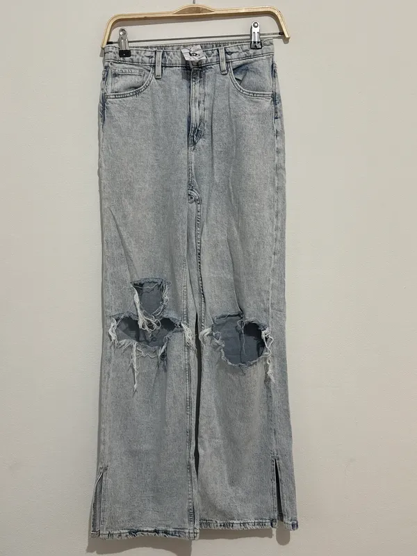 Jeasn wide leg con roturas talle 36