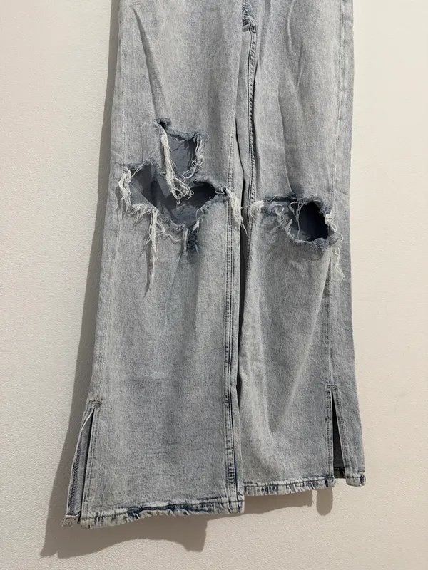 Jeasn wide leg con roturas talle 36
