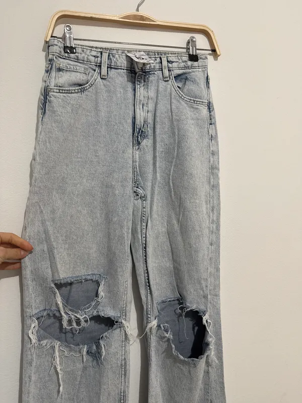 Jeasn wide leg con roturas talle 36