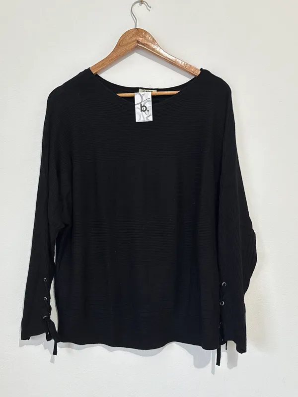 Buzo negro con cordon en las manga talle l