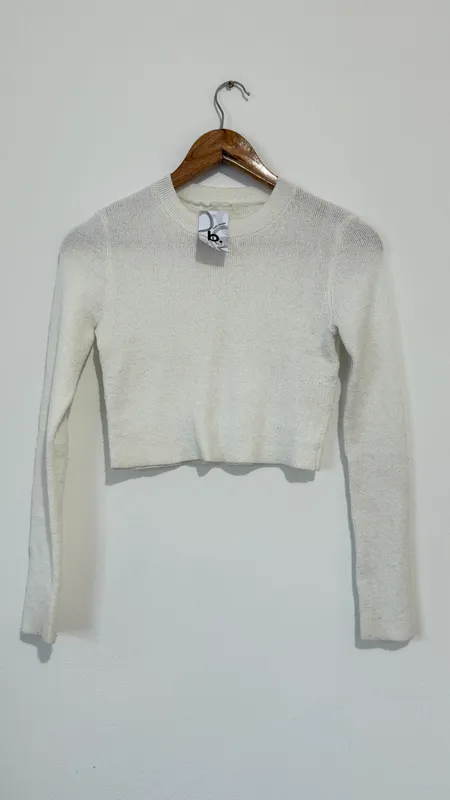 Buzo blanco crop top talle m