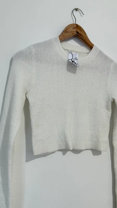 Buzo blanco crop top talle m