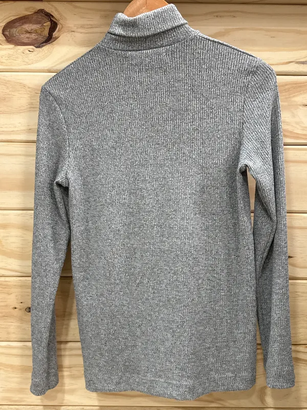 Polera gris con cuello talle s try me