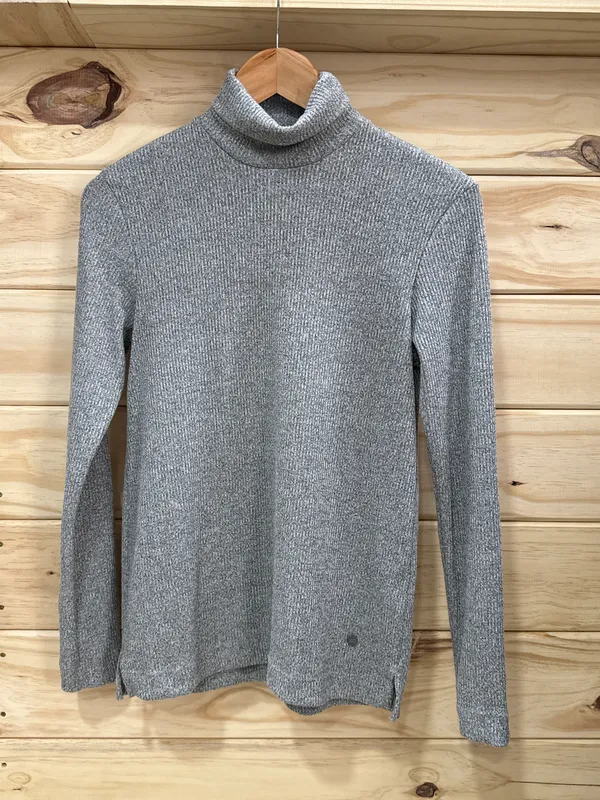 Polera gris con cuello talle s try me