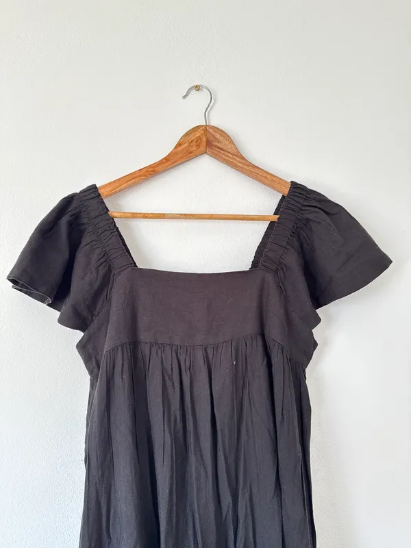 Vestido negro largo möte escote cuadrado y manga volada t. s nuevo