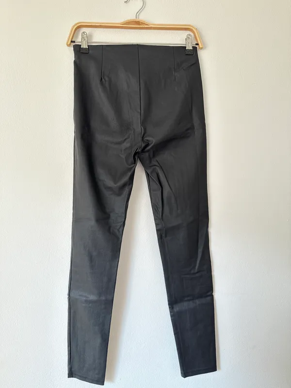 Pantalon ecocuero chupin t. s