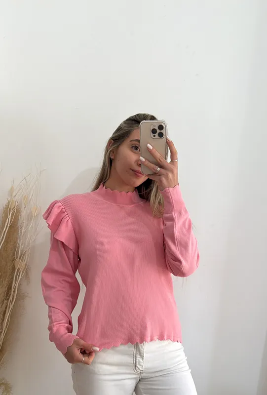 Buzo rosado con vuelos talle xl