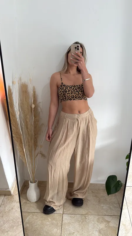 Pantalon de tela beige con short talle 44