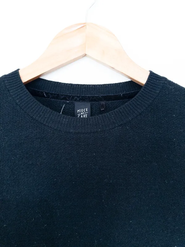 Sweater negro manga acampanada