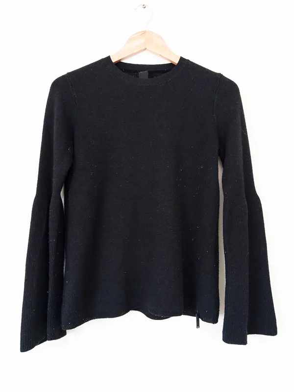 Sweater negro manga acampanada