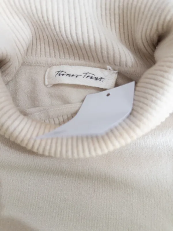 Polera cuello tortuga cruda