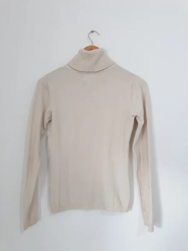 Polera cuello tortuga cruda