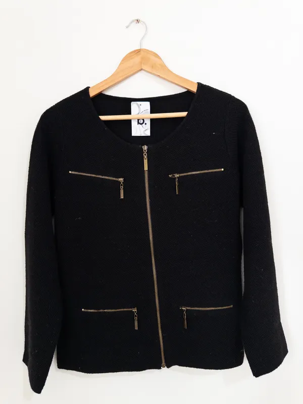 Chaqueta de hilo con detalles dorados