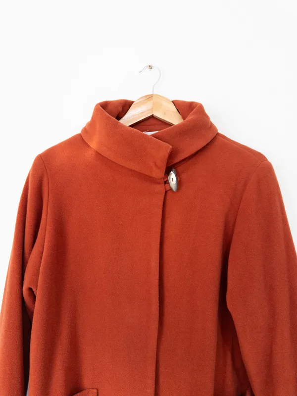 Tapado de paño terracota cuello alto