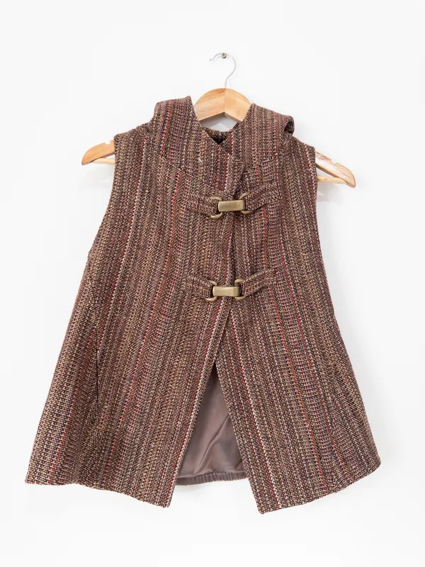 Chaleco rústico en tonos tierra