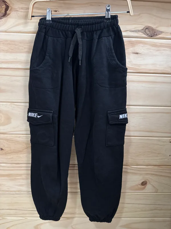 Deportivo negro nike talle xs-s