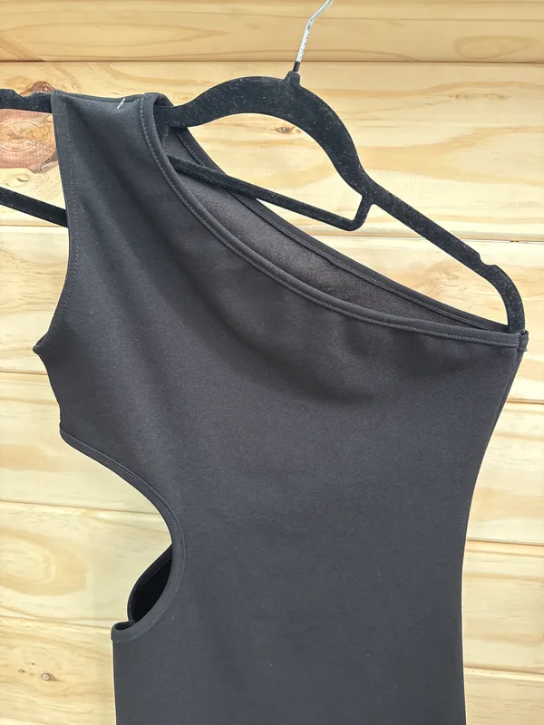 Vestido negro al cuerpo talle s