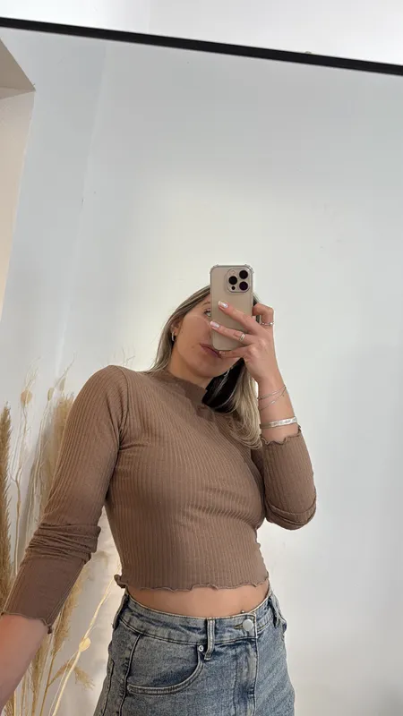 Remera marron manga larga talle m