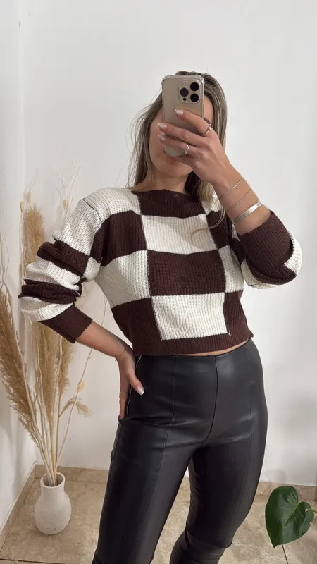 Buzo cruzado marron y blanco talle l