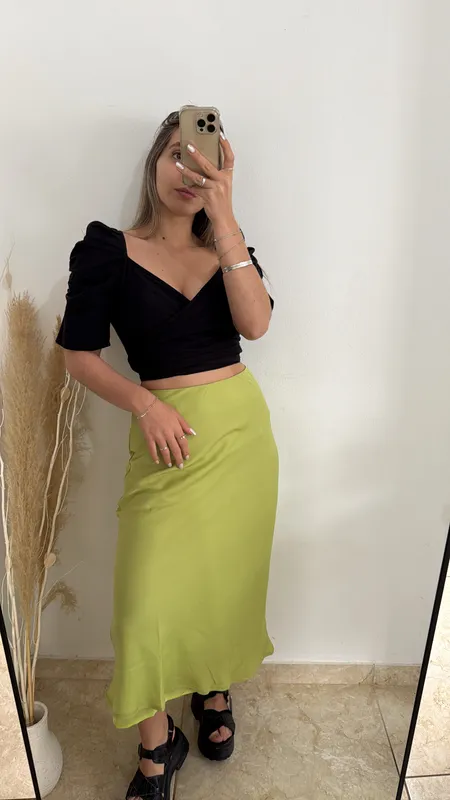 Pollera satinada verde talle s