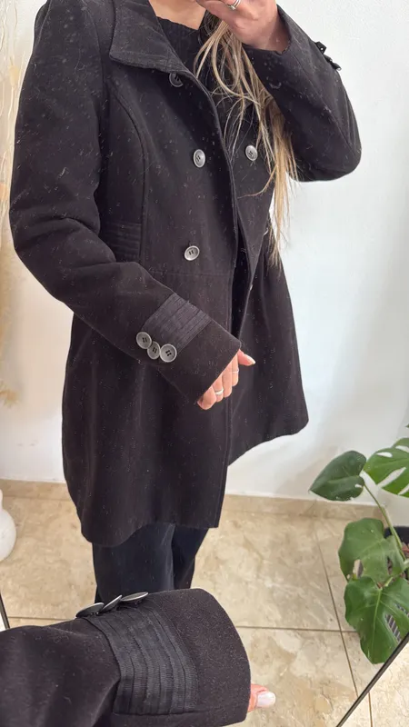 Tapado negro botones talle m