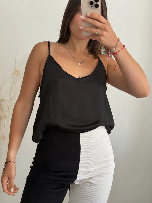 Musculosa negra de seda talle m