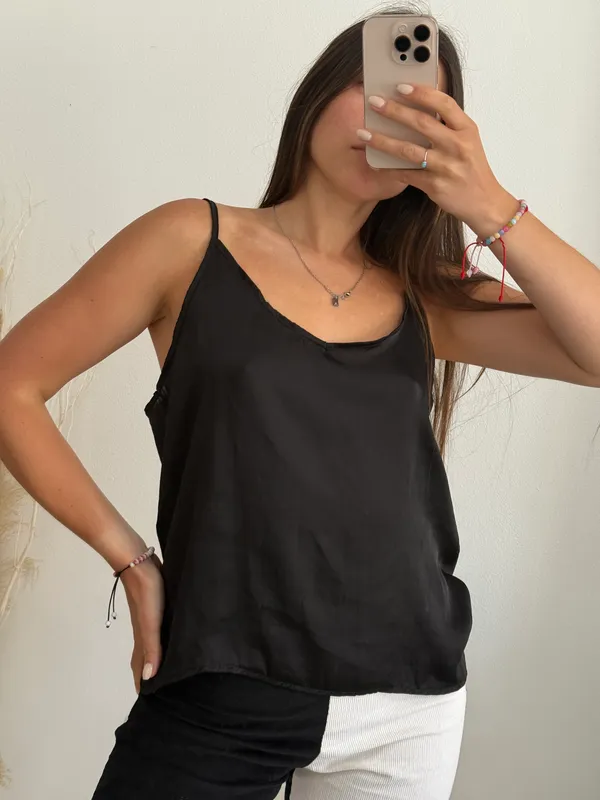 Musculosa negra de seda talle m