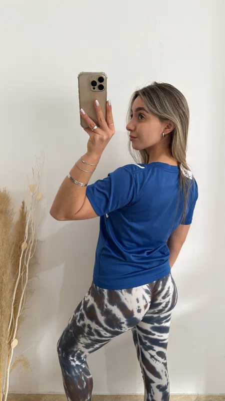 Remera deportiva azul talle m