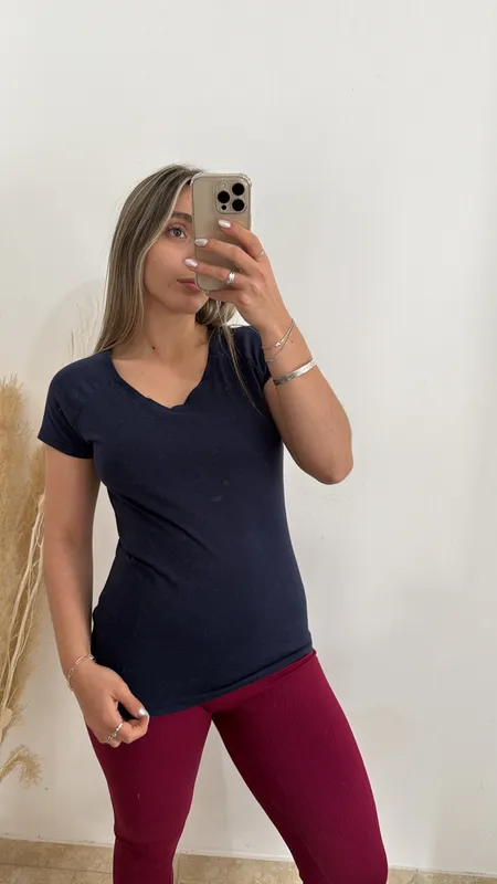 Remera azul escote en v talle m