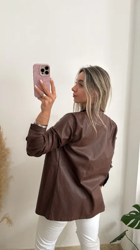 Sobrecamisa ecocuero chocolate talle s