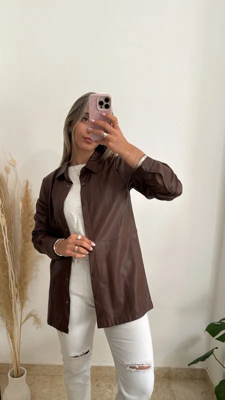 Sobrecamisa ecocuero chocolate talle s