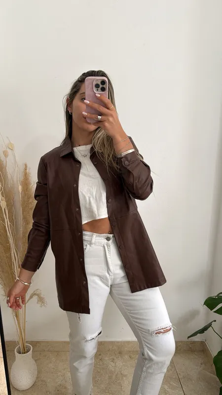 Sobrecamisa ecocuero chocolate talle s
