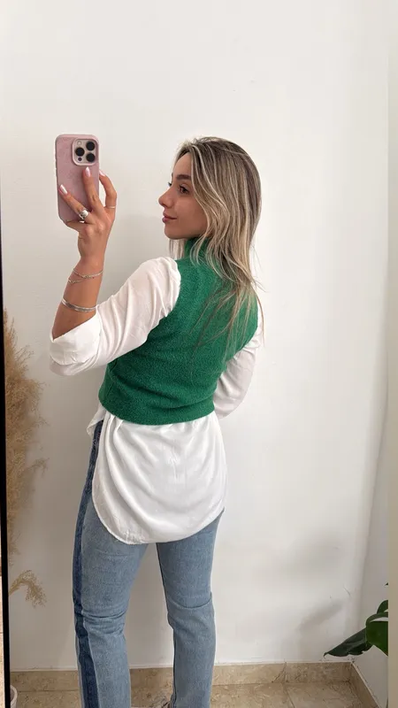 Chaleco tejido cuello alto verde