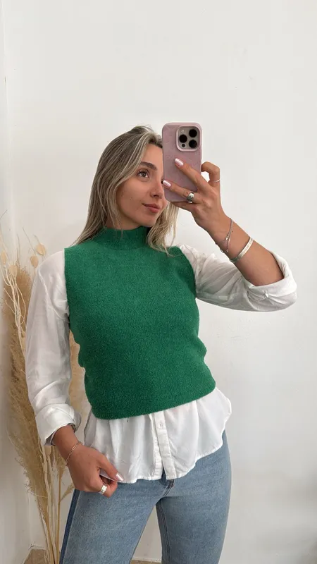 Chaleco tejido cuello alto verde