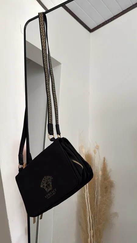 Cartera negra versace