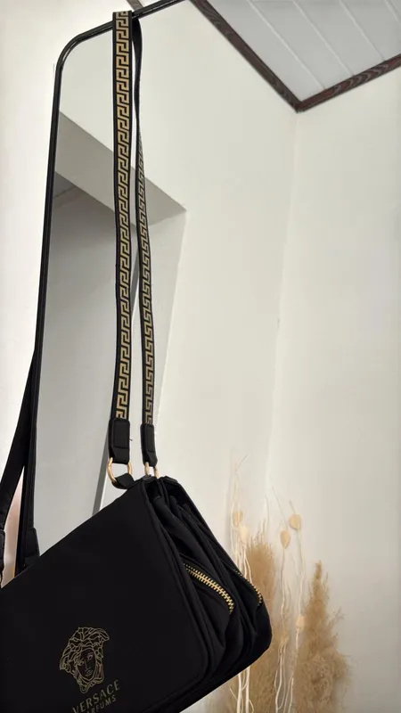 Cartera negra versace