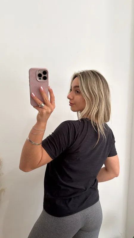 Remera deportiva negra