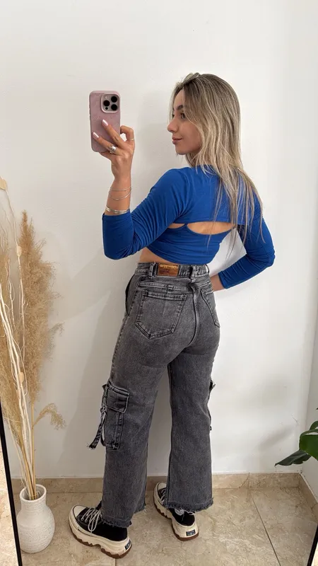 Top azul manga larga cut out