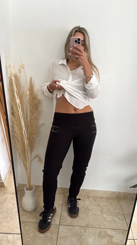 Pantalon tipo calza con cierres