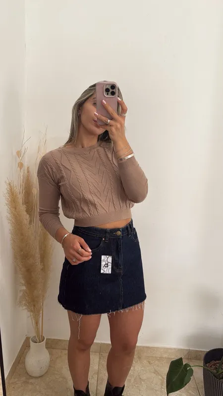 Buzo beige corto talle xs