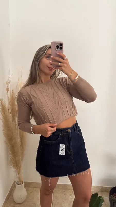 Buzo beige corto talle xs