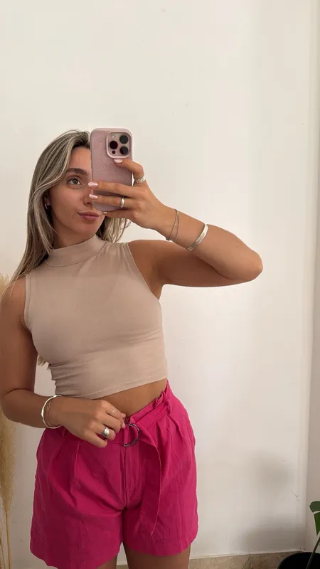 Top cuello tortuga beige talle m