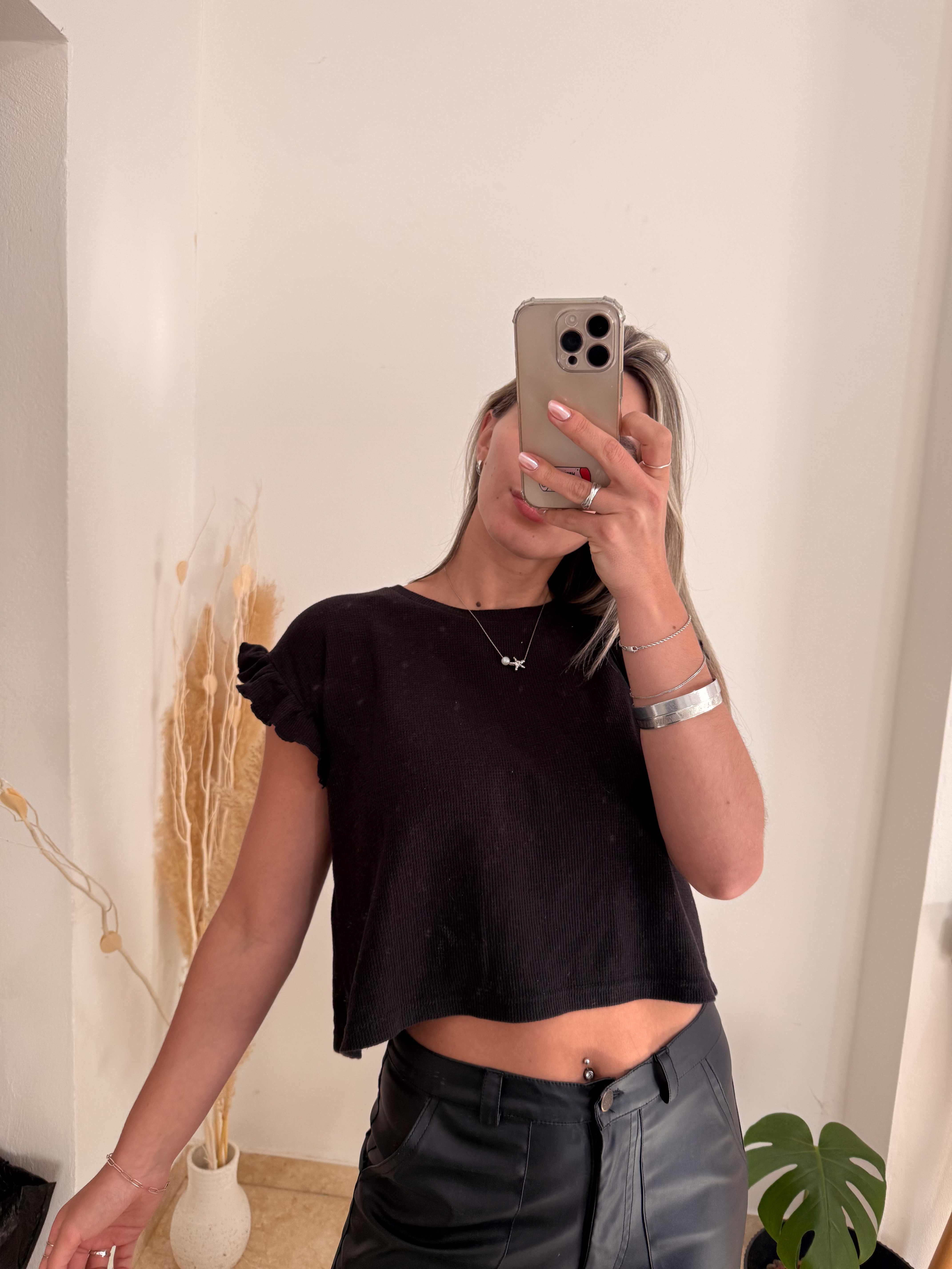 Remera negra talle xs