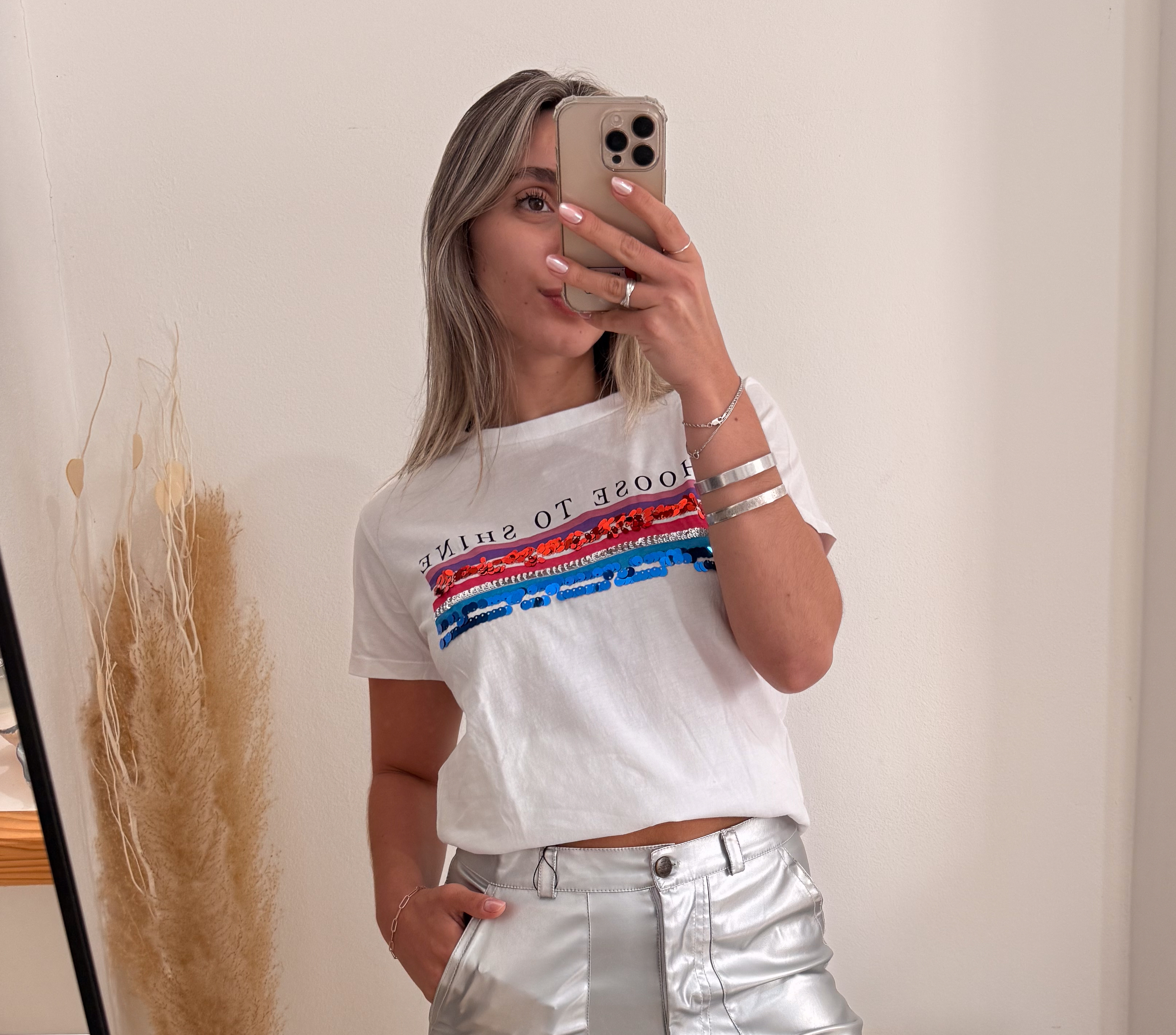 Remera blanca estampa lentejuelas