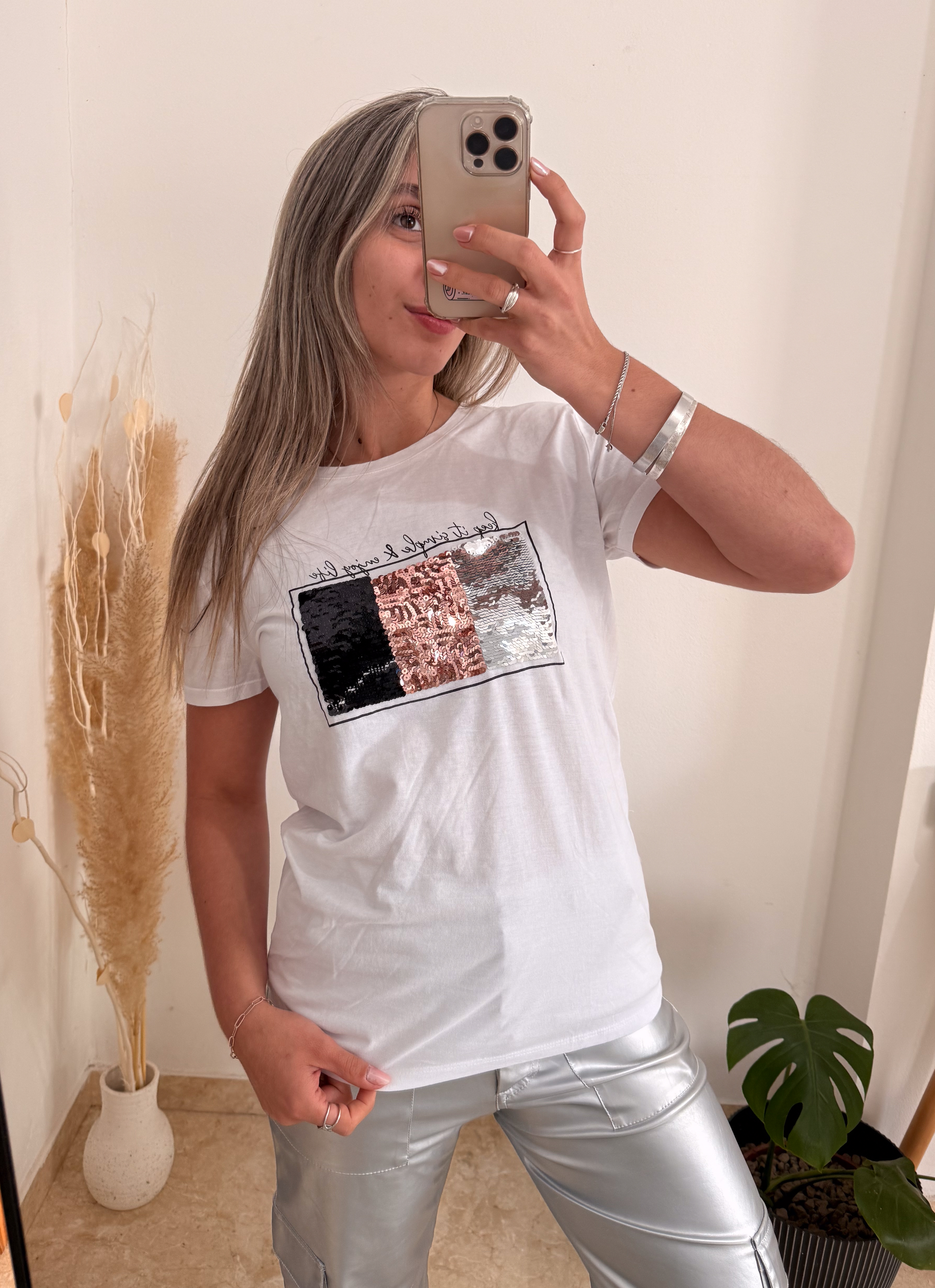 Remera blanca estampa lentejuelas 