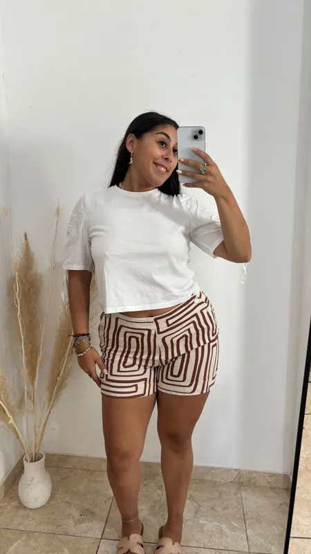 Short marron con botones talle l