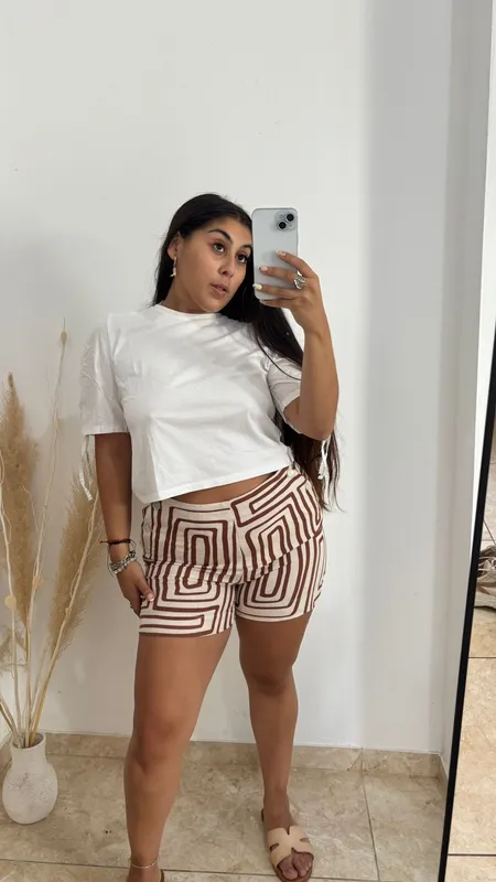 Short marron con botones talle l