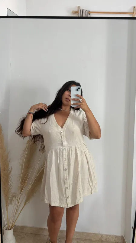 Vestido beige con botones talle l