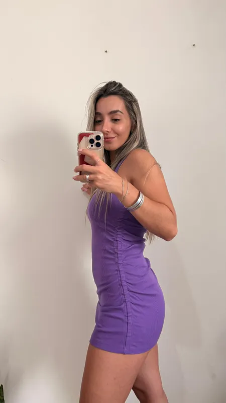 Vestido violeta con frunce al costado talle m