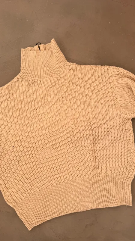 Buzo con cuello y cierre beige talle xl